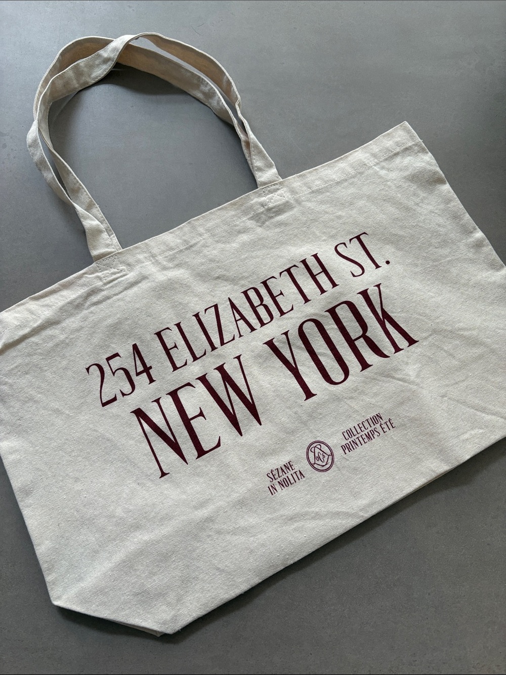 Sézane Canvas Tote Bag - Elizabeth St. New York Print in Maroon